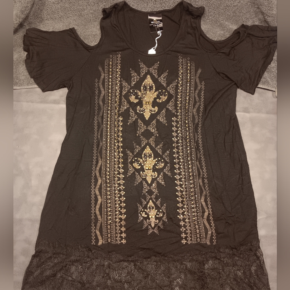 New! Vocal Black Graphic Embellished Cold Shoulder Top with Lace Detail - Picture 4 of 10